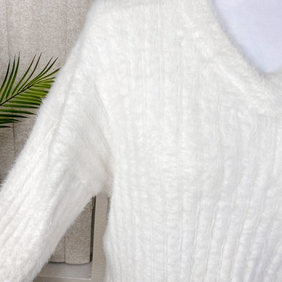 Babaton Top Sweater Slouch White Ulmann Sweater Size Small - Picture 5 of 10